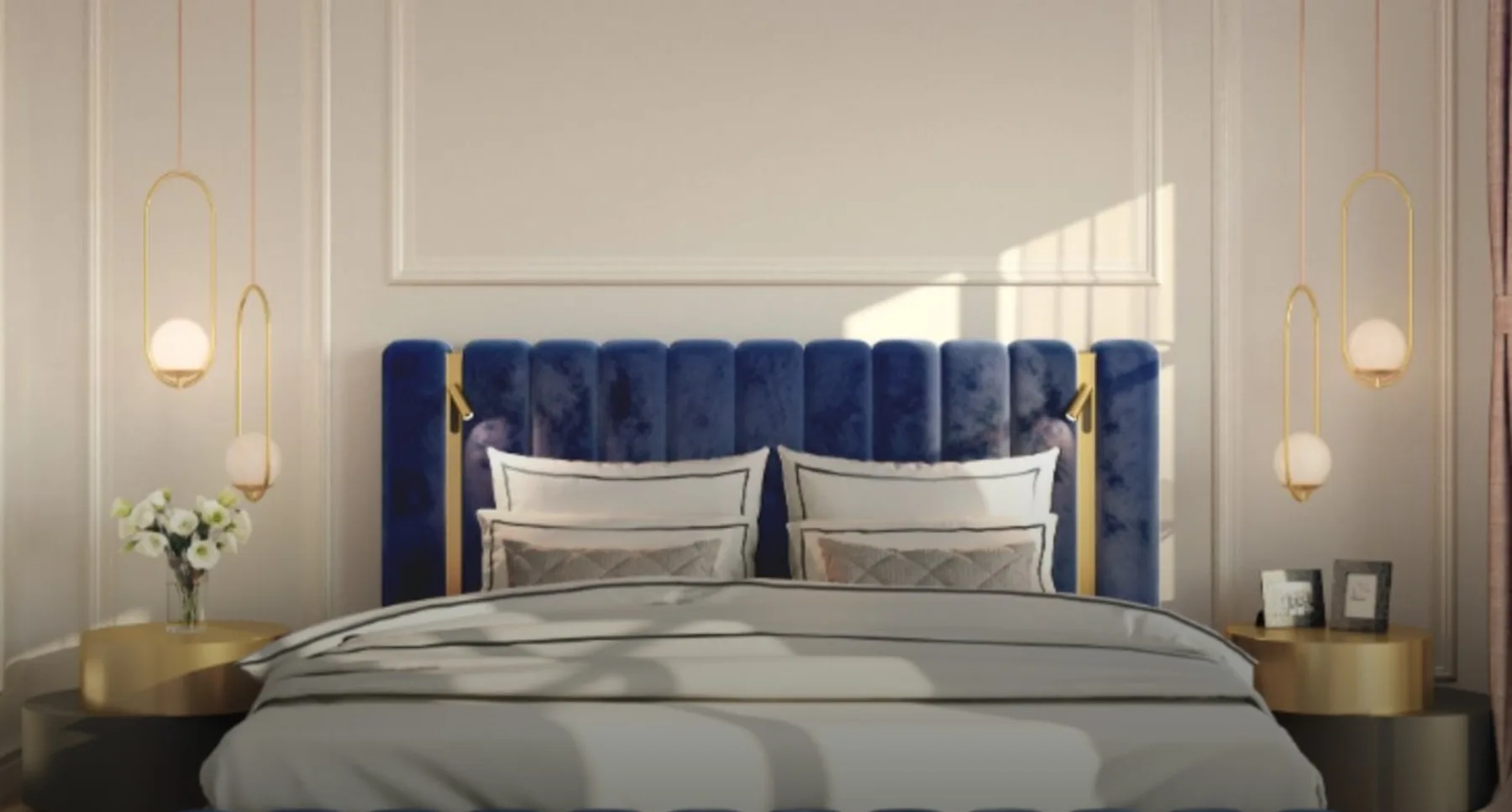 Chambre à la tête de lit capitonnée en velours bleu